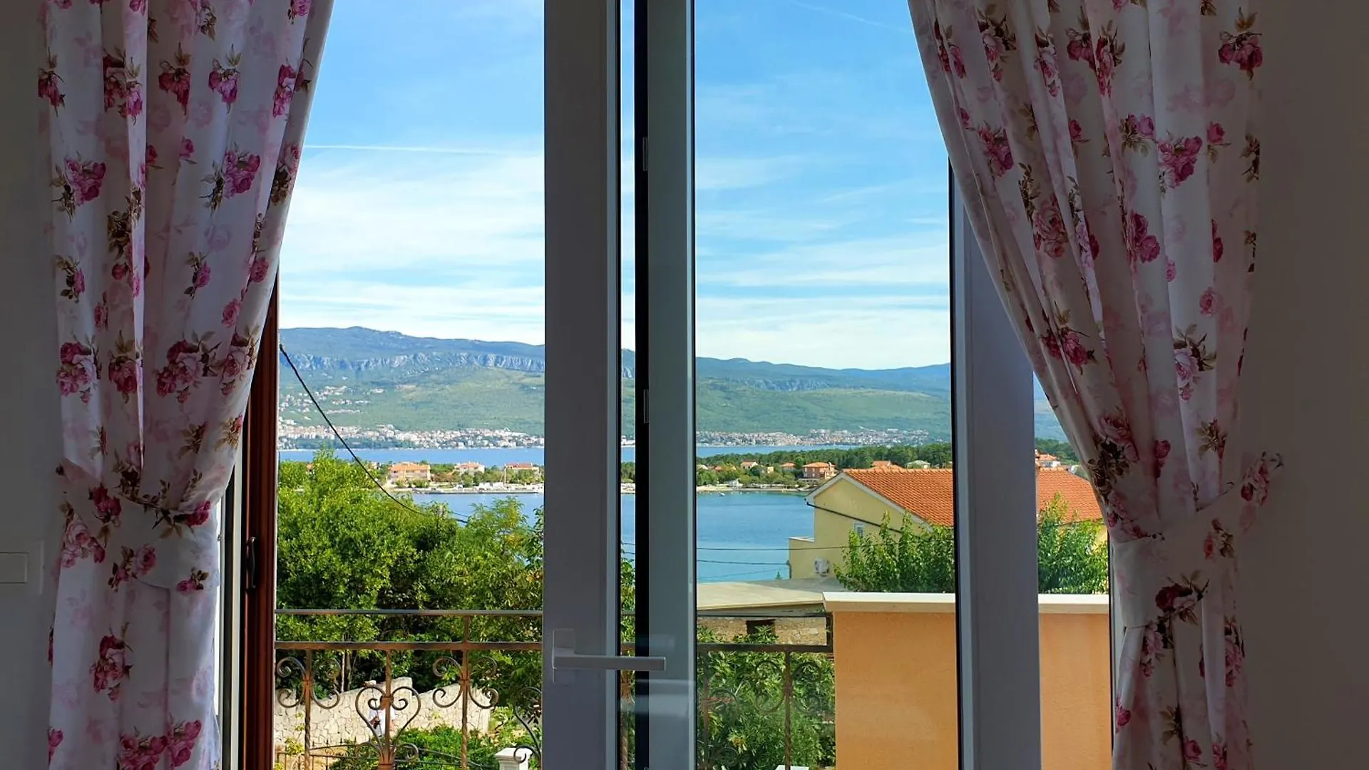Apartments For Families With Children Silo, Krk - 18685 Croatia