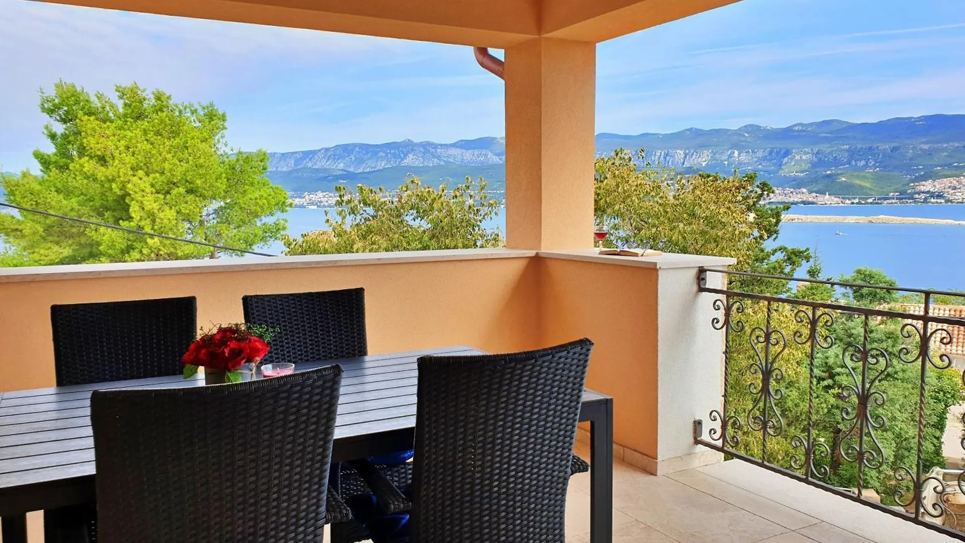 Apartments For Families With Children Silo, Krk - 18685 Silo (Krk)